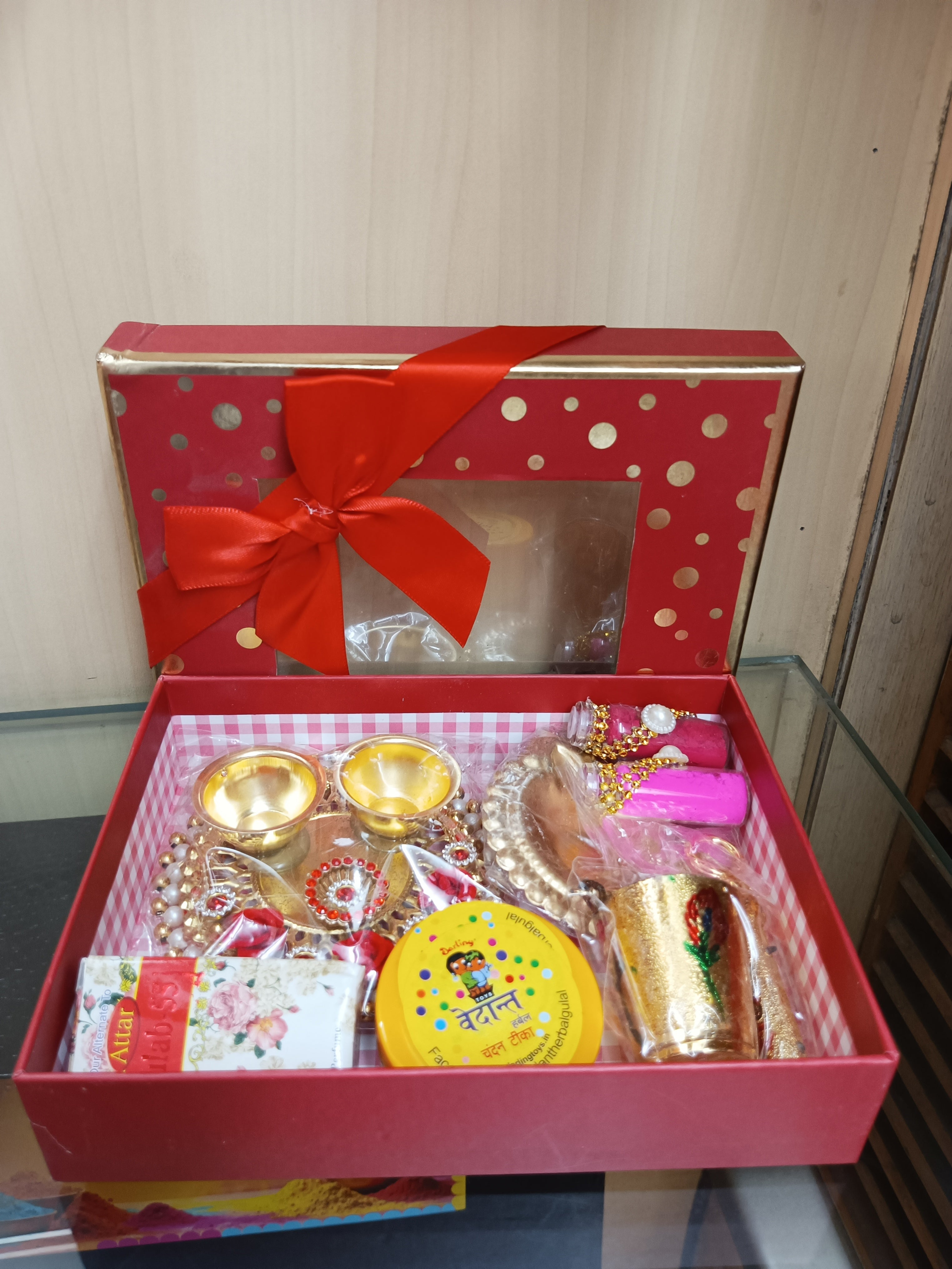 Holi Gift Hamper HLC87