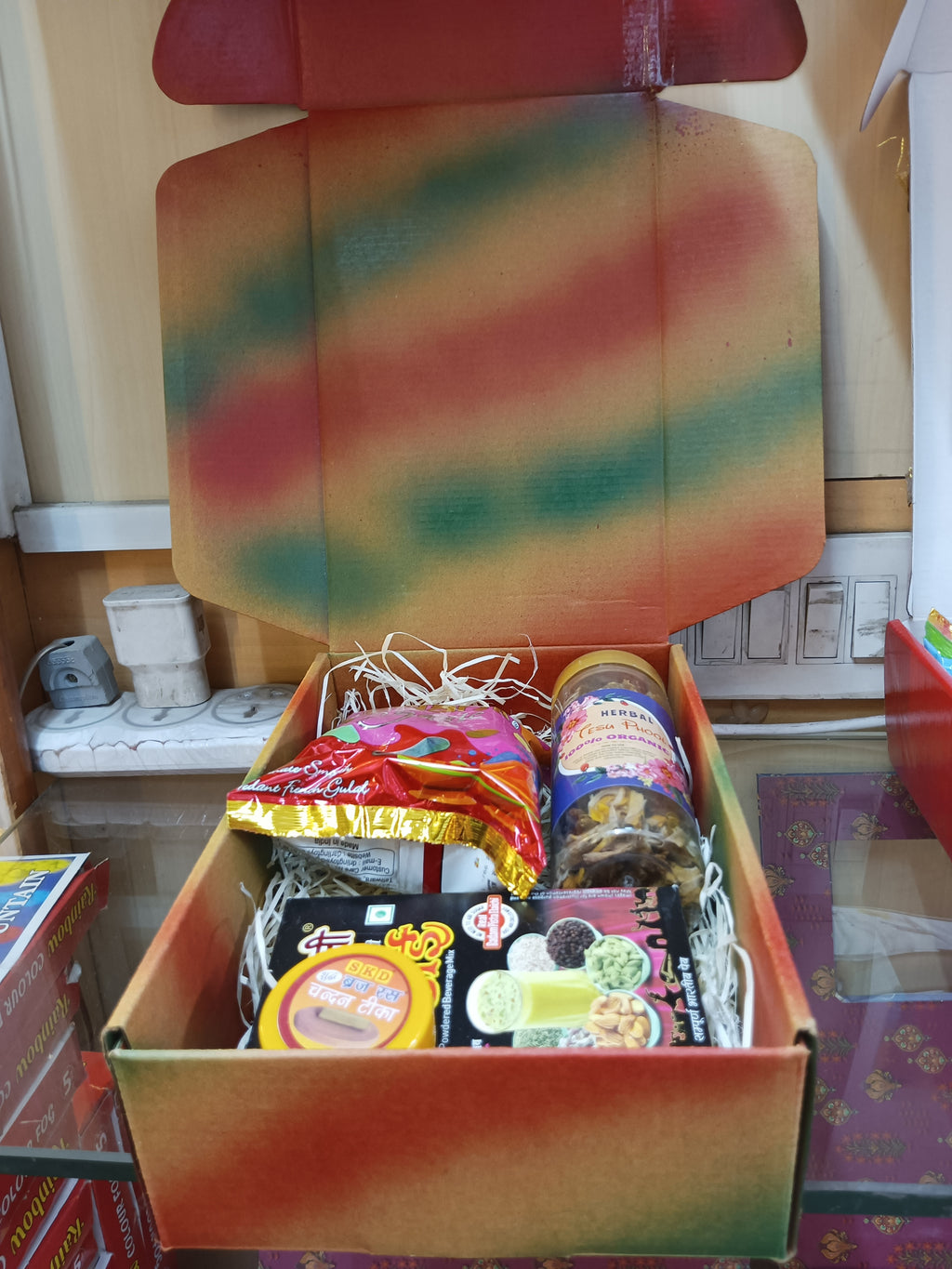 Holi Gift Hamper HLC25