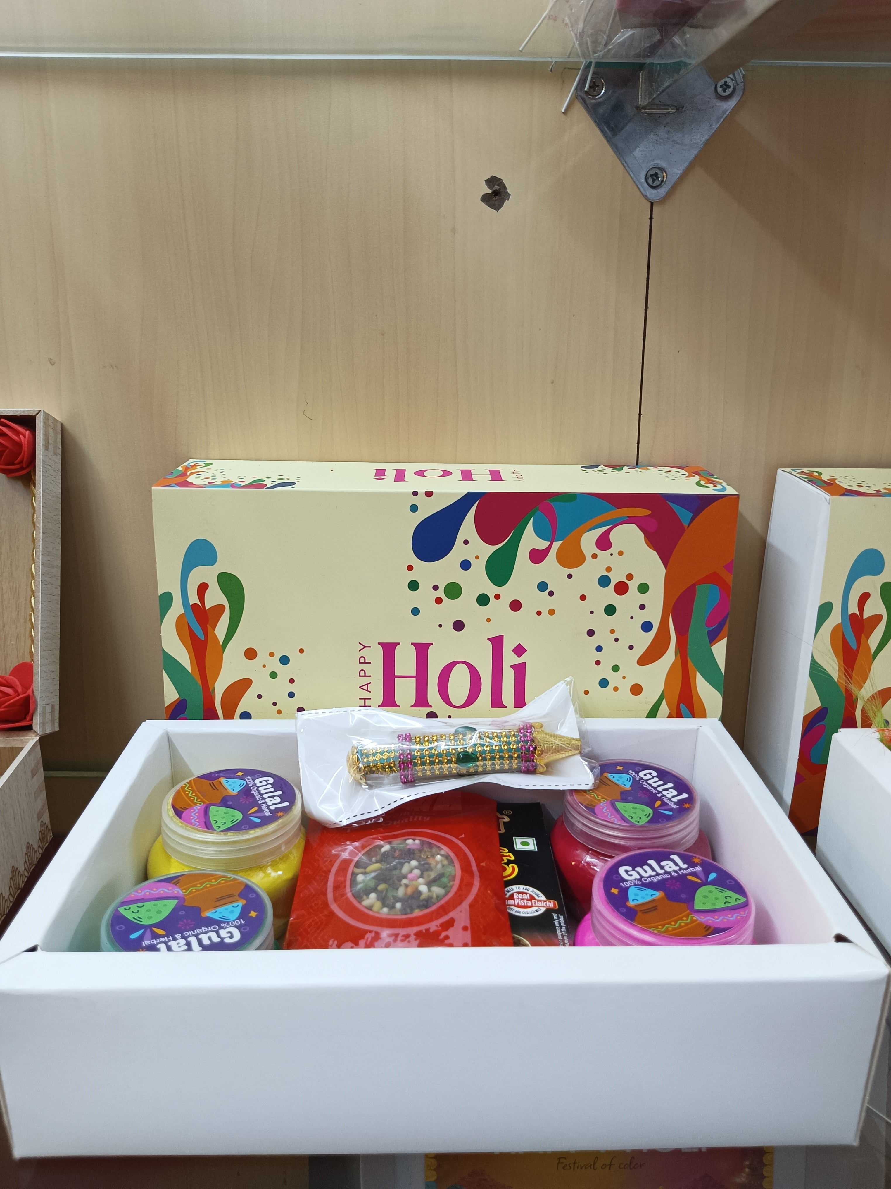 Holi Gift Hamper HLC81